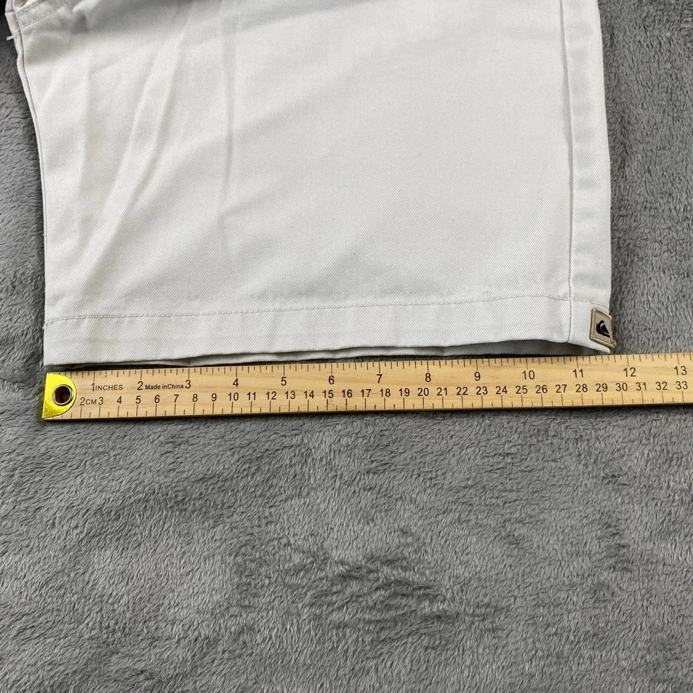 Quiksilver Shorts Mens 33 Off-White Chino Twill Flat Front Summer Beach Casual‎